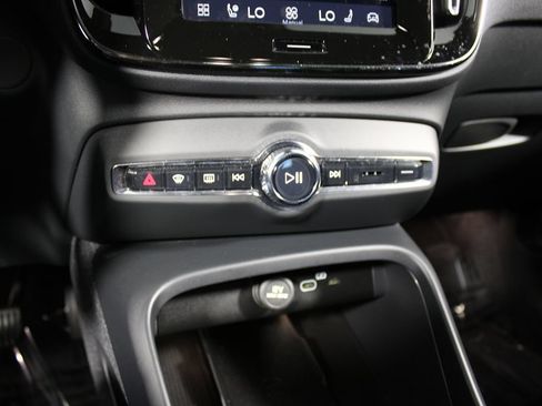 Used 2023 Volvo C40 P8 Recharge Ultimate AWD/4WD image 13