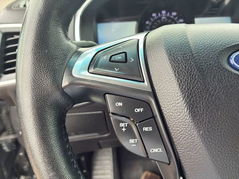 Used 2021 Ford Edge Titanium image 17