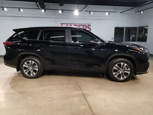 Used 2023 Toyota Highlander XLE image 8