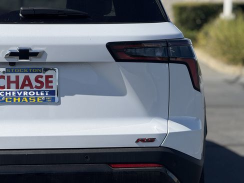 New 2026 Chevrolet Equinox RS w/ LPO, Floor Liner Package image 7