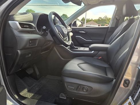 Certified 2026 Toyota Highlander XLE AWD/4WD image 4