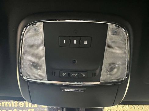 Used 2022 Jeep Grand Cherokee Laredo X image 28