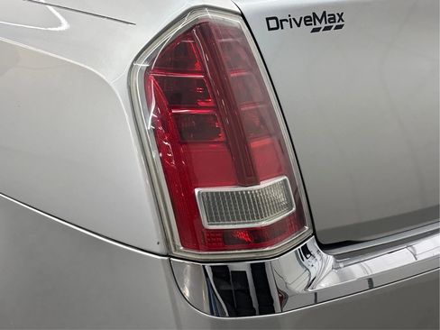 Used 2011 Chrysler 300 Limited image 34