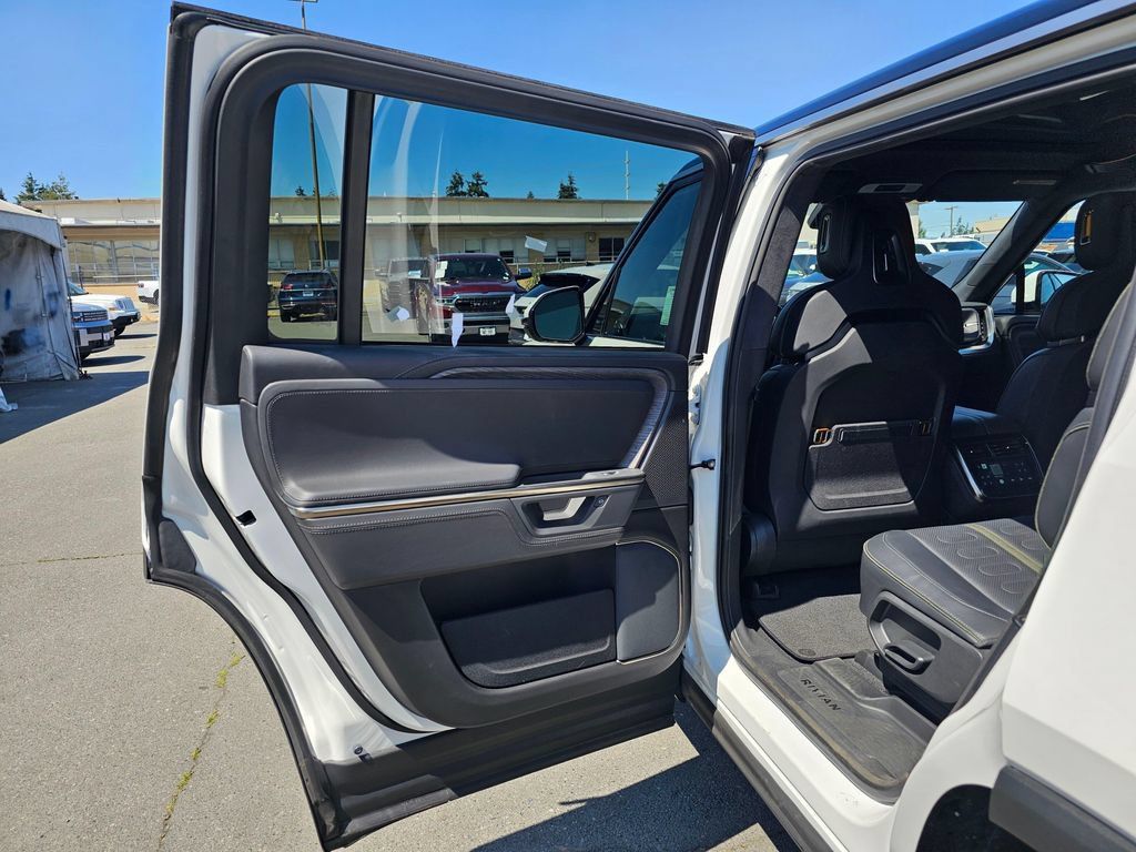 Used 2025 Rivian R1S Adventure Dual AWD/4WD image 16