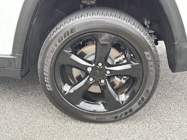 Used 2025 Jeep Grand Cherokee L Altitude AWD/4WD image 22