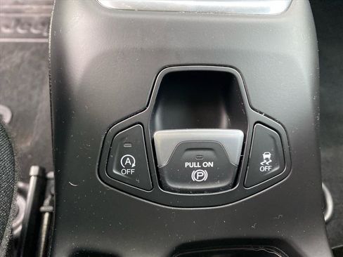 Certified 2023 Jeep Renegade Latitude w/ Premium Group AWD/4WD image 13