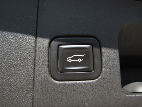 Used 2017 Cadillac XT5 Luxury w/ Driver Awareness Package image 14