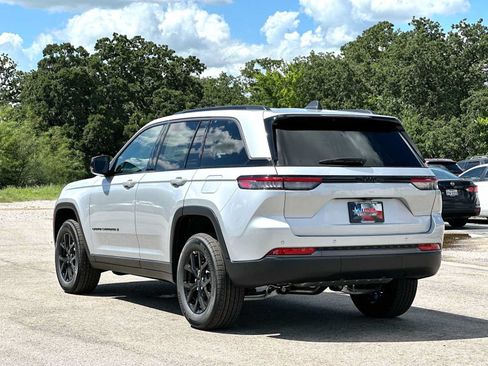 New 2026 Jeep Grand Cherokee Altitude RWD image 13