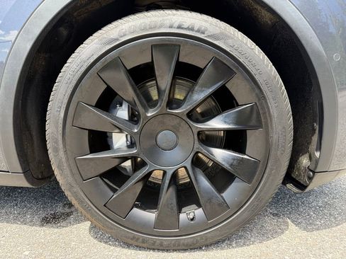 Used 2021 Tesla Model Y Long Range AWD/4WD image 7