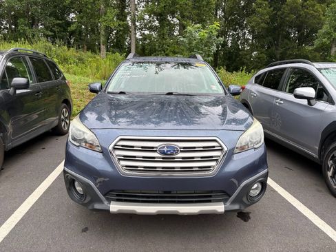 Used 2017 Subaru Outback 3.6R Limited AWD/4WD image 2
