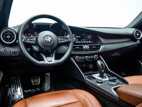 Used 2022 Alfa Romeo Giulia Ti RWD image 18