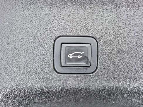 Used 2024 GMC Yukon XL AT4 image 31