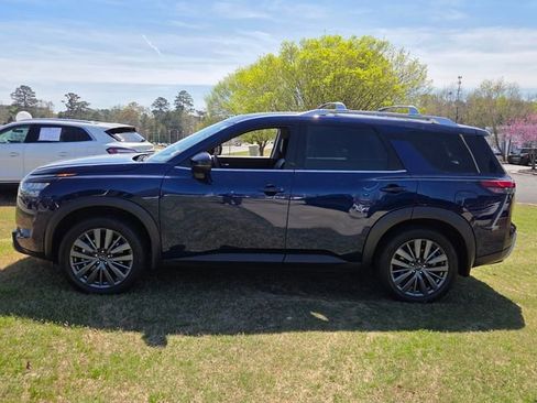 Used 2025 Nissan Pathfinder SL w/ SL Premium Package image 4