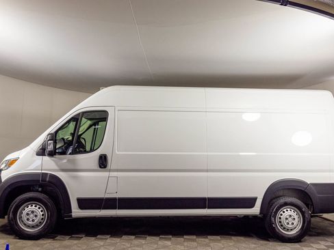 Used 2025 RAM ProMaster 2500 w/ Convenience Group FWD image 14