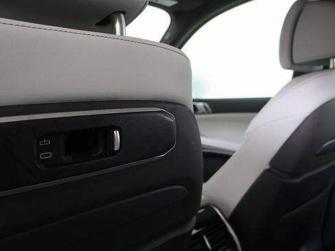 Used 2026 BMW X7 xDrive40i w/ M Sport Package image 29