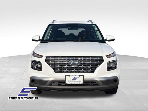 Used 2023 Hyundai Venue SEL w/ Cargo Package FWD image 2