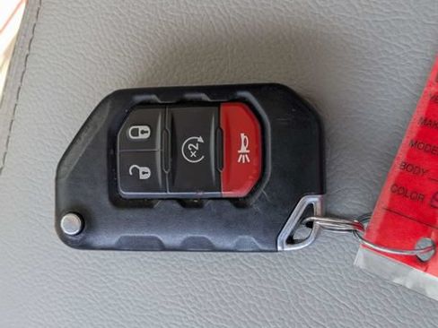 Used 2022 Jeep Gladiator Overland AWD/4WD image 31