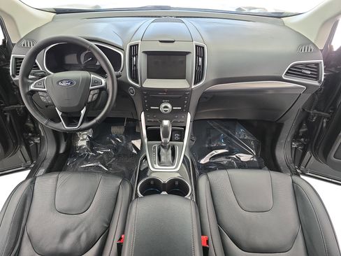 Used 2018 Ford Edge Titanium w/ Equipment Group 301A image 9