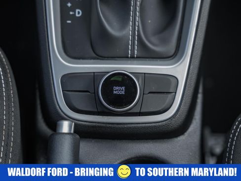 Used 2024 Hyundai Venue SEL image 24