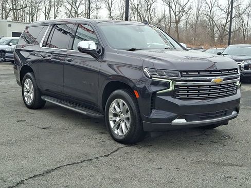 Used 2023 Chevrolet Suburban Premier image 4