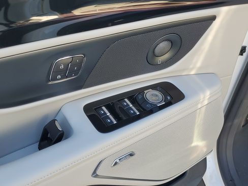 New 2026 Lincoln Nautilus Reserve image 9