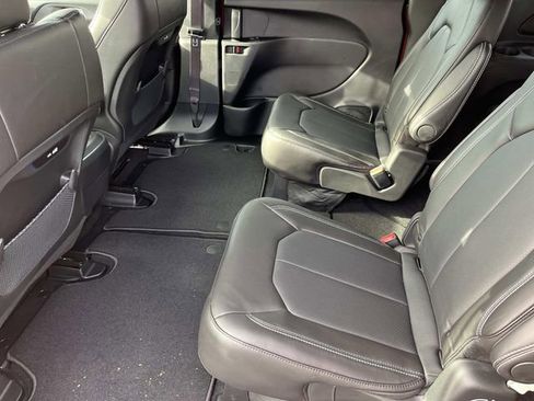 New 2026 Chrysler Pacifica Select AWD/4WD image 16