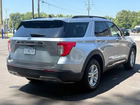 Used 2022 Ford Explorer XLT w/ Equipment Group 202A AWD/4WD image 5