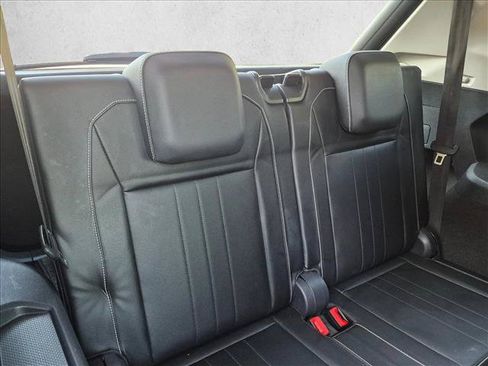 Used 2022 Volkswagen Tiguan SE w/ Panoramic Sunroof Package FWD image 20