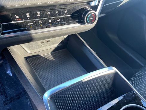 Used 2025 Chevrolet Equinox LT image 35