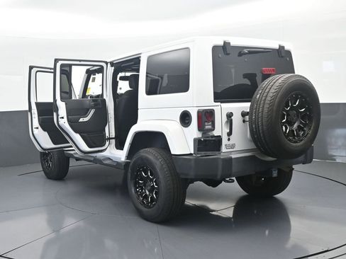 Used 2018 Jeep Wrangler Unlimited Sahara w/ Connectivity Group image 73