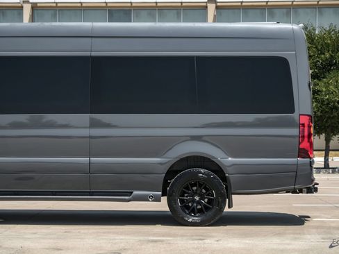 Used 2022 Mercedes-Benz Sprinter 2500 image 9