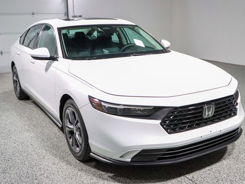 Used 2023 Honda Accord EX image 5