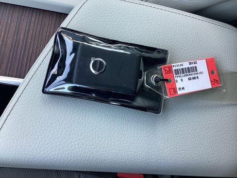 Certified 2022 Volvo XC60 B5 Momentum w/ Climate Package image 38