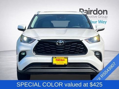 Used 2024 Toyota Highlander XLE AWD/4WD image 3