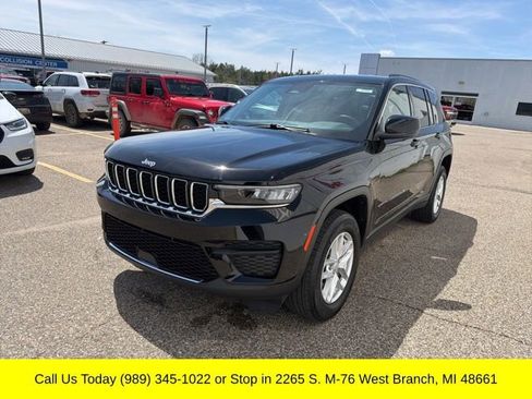 Used 2023 Jeep Grand Cherokee Laredo w/ Luxury Tech Group I AWD/4WD image 8