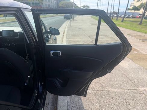 Used 2020 Hyundai Venue SE FWD image 17
