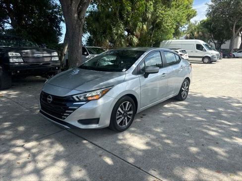 Used 2025 Nissan Versa SV FWD image 2