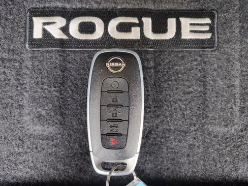 Used 2025 Nissan Rogue SV w/ SV Premium Package FWD image 32