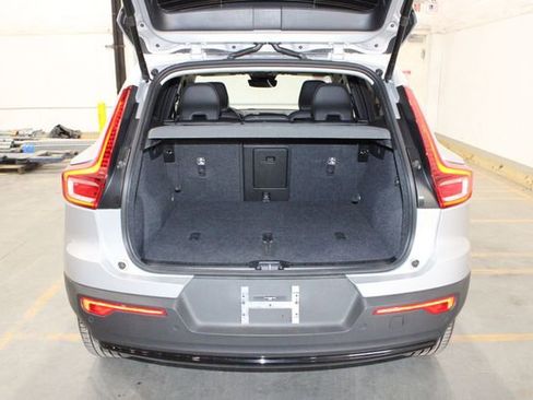 Used 2025 Volvo XC40 B5 Plus image 16