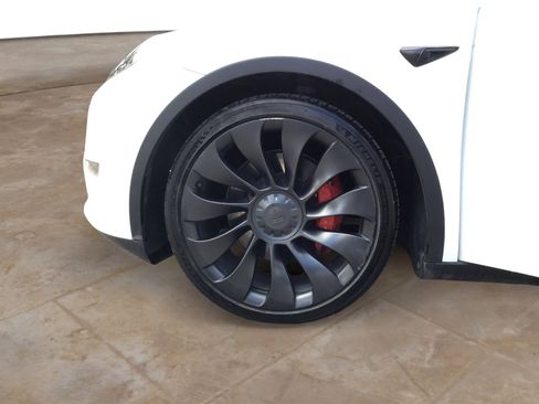 Used 2022 Tesla Model Y Performance AWD/4WD image 27