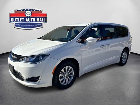 Used 2019 Chrysler Pacifica Touring Plus image 7