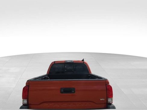 Used 2016 Toyota Tacoma TRD Sport w/ Towing Package AWD/4WD image 10
