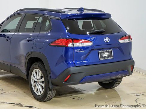 Used 2024 Toyota Corolla Cross LE w/ Moonroof Package FWD image 9