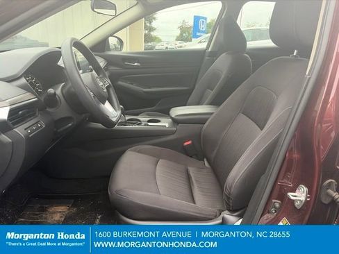 Used 2025 Nissan Altima 2.5 SV FWD image 14
