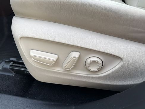 Used 2022 Toyota Highlander XLE AWD/4WD image 11