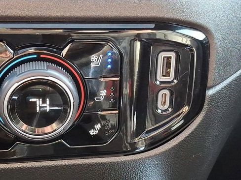 Used 2023 Chevrolet Silverado 1500 High Country image 24