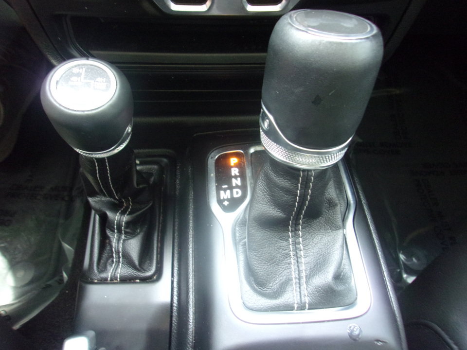 Used 2023 Jeep Wrangler Unlimited Sahara w/ Cold Weather Group AWD/4WD image 24