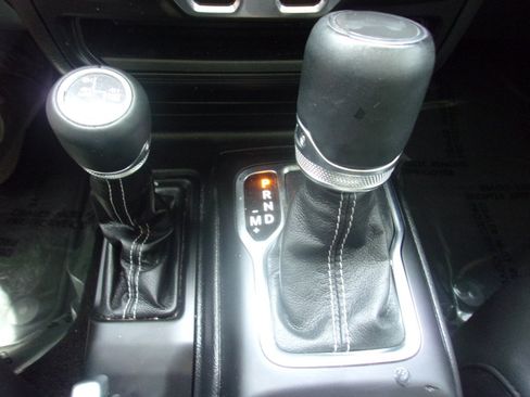 Used 2023 Jeep Wrangler Unlimited Sahara w/ Cold Weather Group AWD/4WD image 24