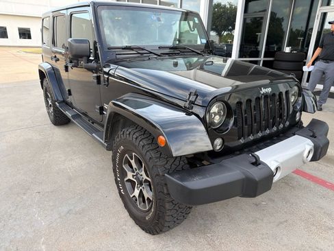 Used 2015 Jeep Wrangler Unlimited Sahara w/ Dual Top Group AWD/4WD image 4