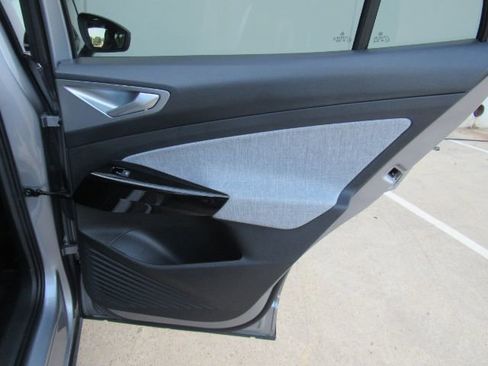 Used 2023 Volkswagen ID.4 Pro image 23